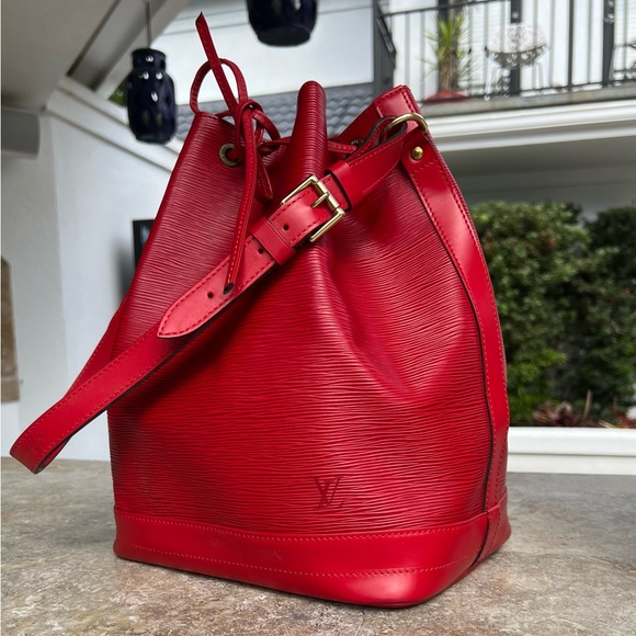 Louis Vuitton Noe Red Epi Shoulder Bag - Picture 3 of 12